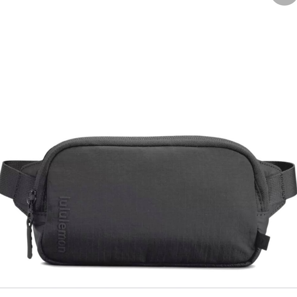 Lululemon black mini belt bag
